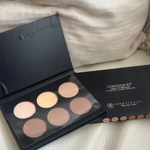 Anastasia Beverly Hills Contour Kit - Light to Medium Palette